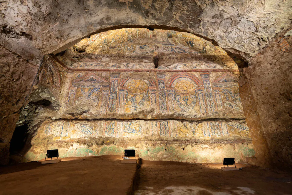 Un ritrovamento sensazionale: un'antica domus con dei mosaici a Roma. L'edificio, costruito tra la seconda metà del II secolo a.C. e la fine del I secolo a.C., è un vero tesoro, lo ha detto nel comunicato il ministro dei beni culturali Gennaro Sangiuliano.