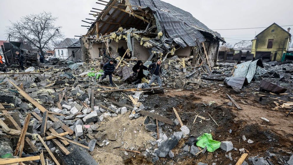 Ein bei einem russischen Raketenangriff zerstörtes Haus in Kiew. (11. Dezember 2023).