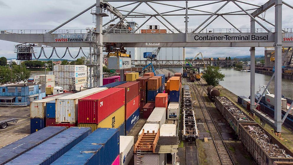 Risultano meno care in particolare le merci provenienti dall'estero.