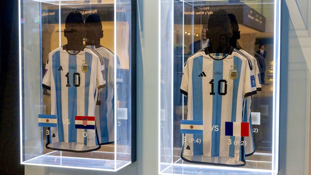 Les six maillots de Messi portés lors de la Coupe du monde 2022 se sont bien vendus.