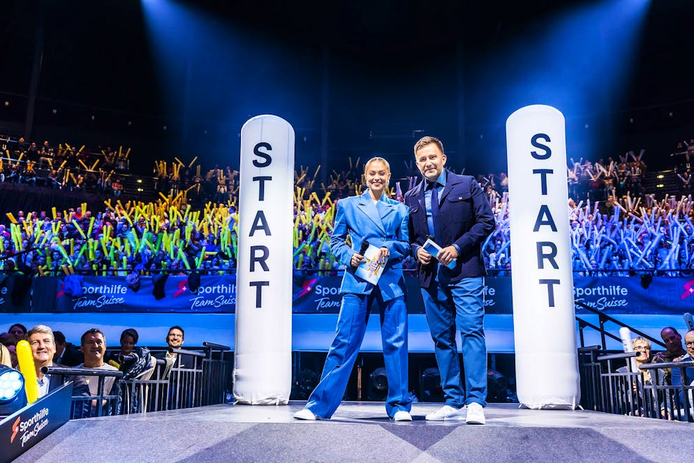 «Super10Kampf» 2023 am TV. «Super10Kampf» 2023: Jennifer Bosshard  und Sascha Ruefer moderieren den Abend. 