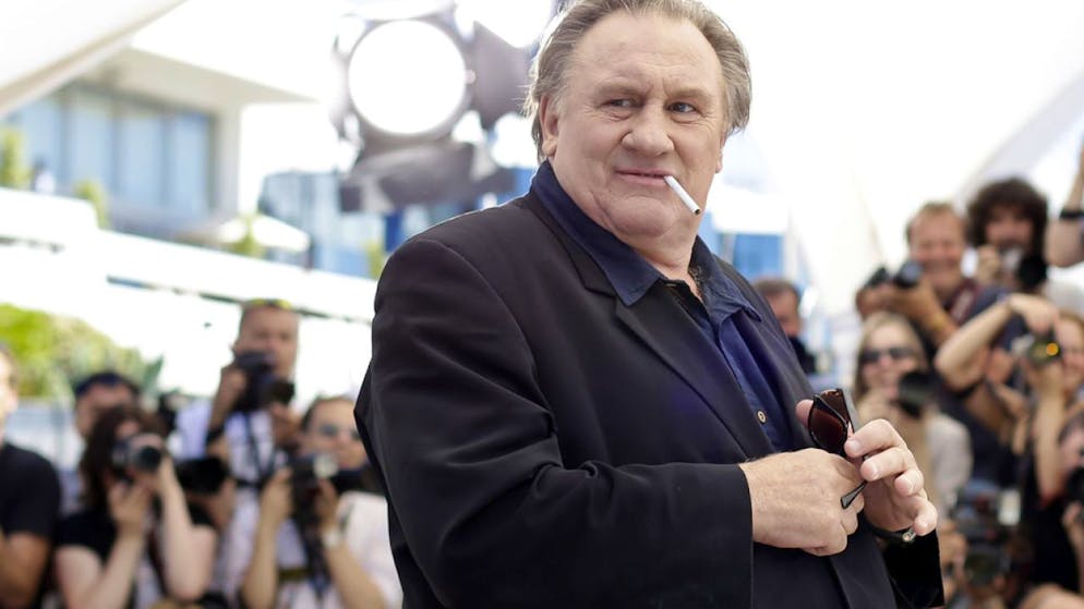 Dopo le accuse di abusi. Depardieu riconsegna la sua Legion d'Onore alla ministra della cultura