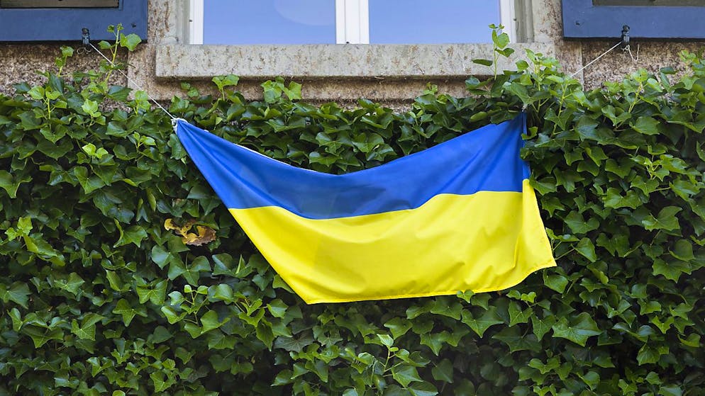 Una bandiera ucraina esposta a Berna.