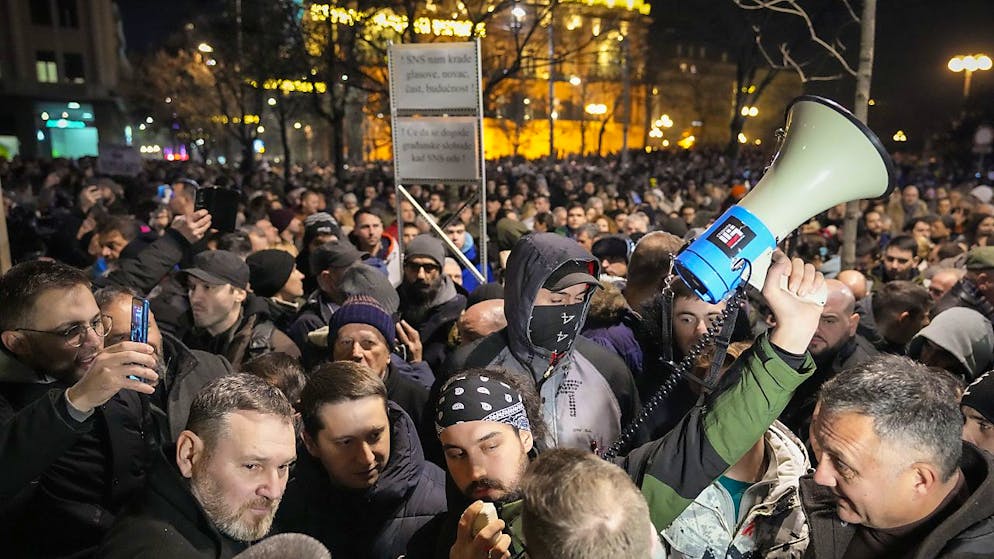 Le proteste delle forze di opposizione a Belgrado.
