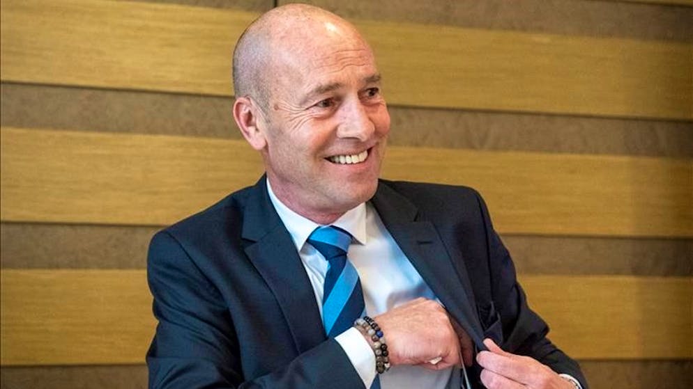 Mischkulnig lascia a fine anno.