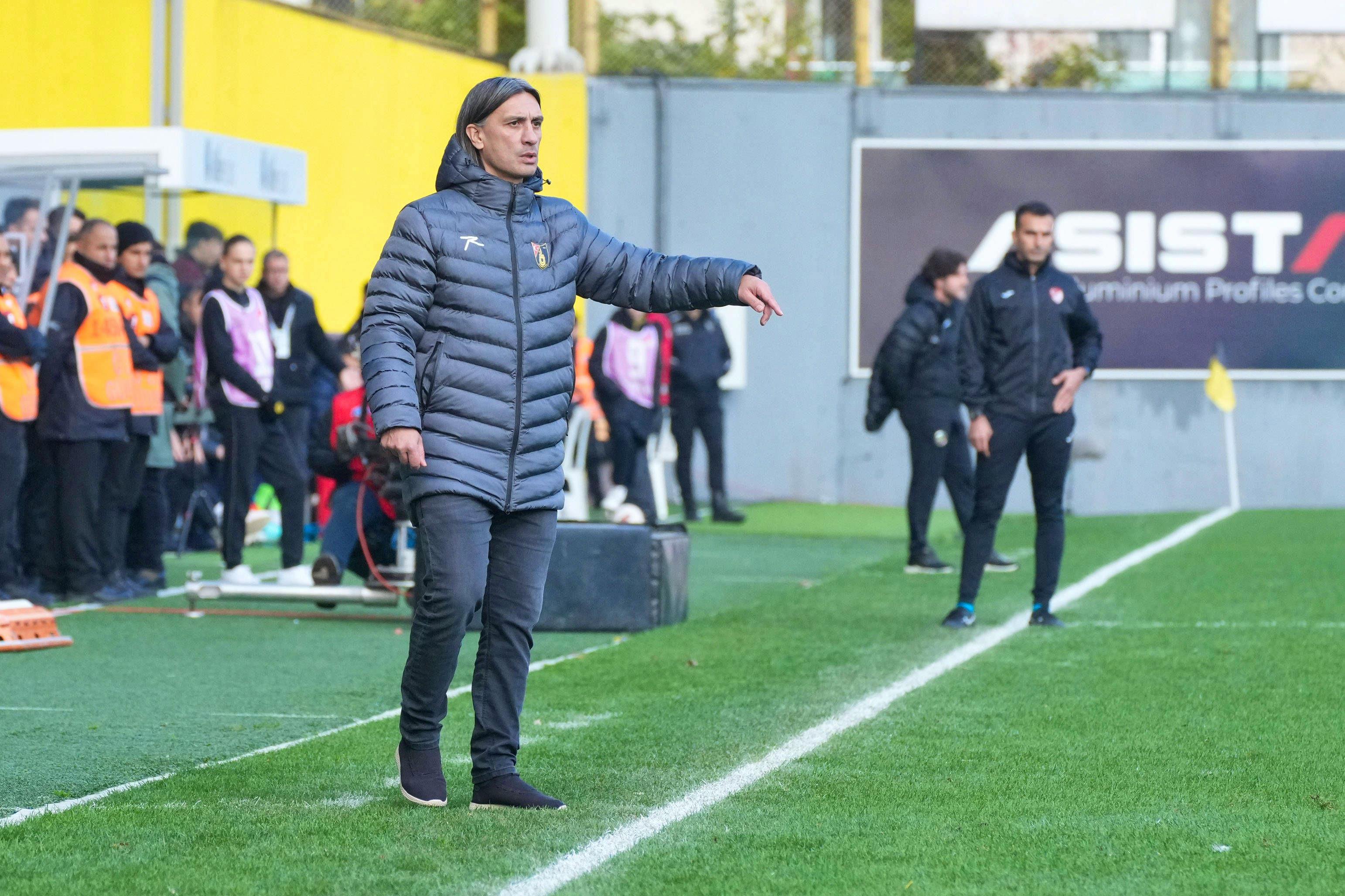 Eklat Im Türkischen Fussball: Klub-Boss Zieht Team Von Hakan Yakin ...