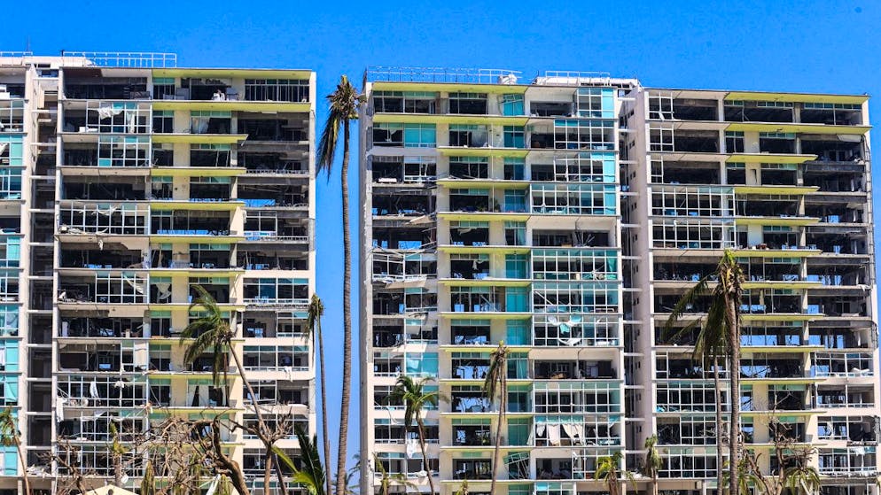 Un hotel seriamente danneggiato dal passaggio dell'uragano nella nota località turistica messicana.