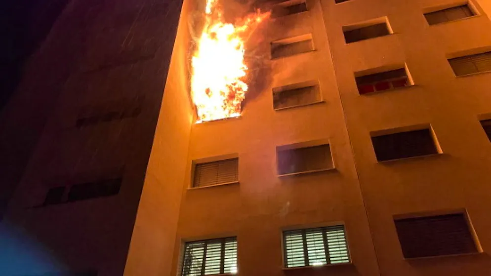 L'incendio è stato segnalato poco dopo le 5.00.