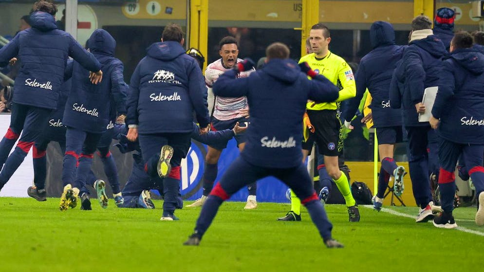 Grenzenloser Jubel bei Bologna nach dem Tor von Dan Ndoye in der 116. Minute.