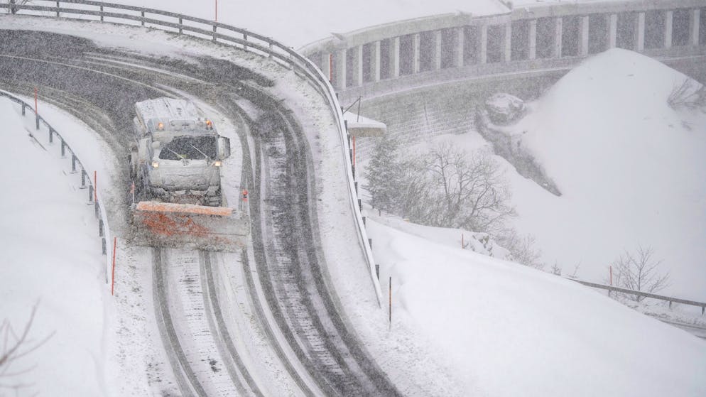 Laut «MeteoSchweiz» werden oberhalb von 1200 Metern zwischen 10 und 30 Zentimer Neuschnee erwartet, in Höhen über 1600 Metern könnten sogar bis zu 50 Zentimeter fallen. (Archivbild)