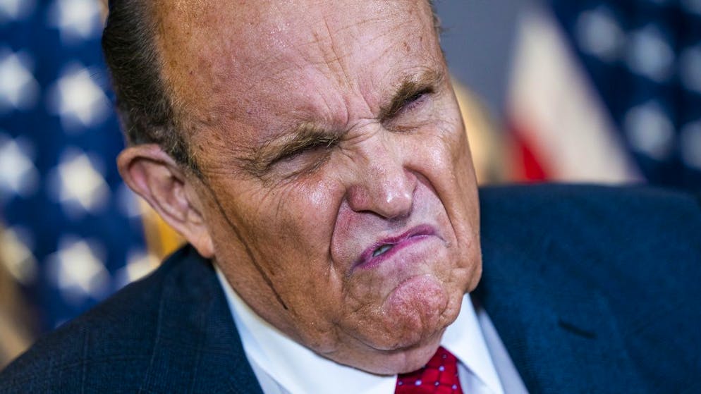 Il fedele di Trump in difficoltà. Dopo la condanna milionaria, Rudy Giuliani dichiara bancarotta