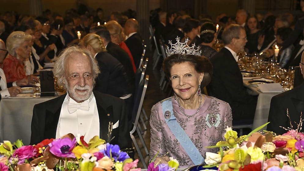 La regina Silvia con il Premio Nobel per la fisica Pierre Agostini.