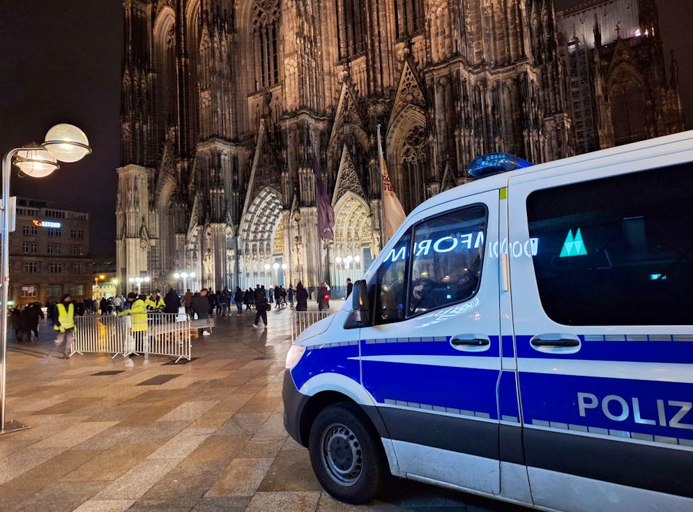 Perquisita la Catterale di Colonia per allarme terrorismo. Nel mirino dei terroristi non ci sarebbe solo Colonia ma anche Vienna e Madrid.