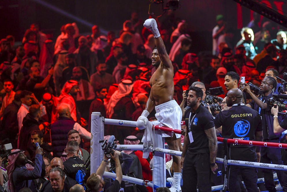 Anthony Joshua a dominé Otto Wallin à Riyad.