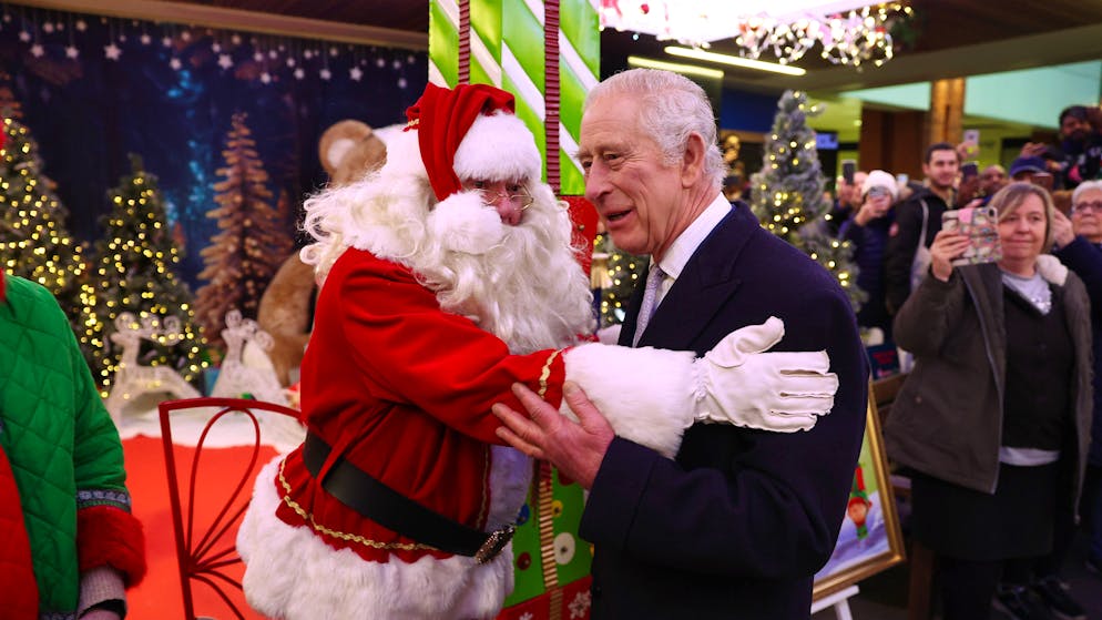 La famiglia di Camilla coi reali. Ecco cosa ha detto re Carlo nel suo discorso di Natale