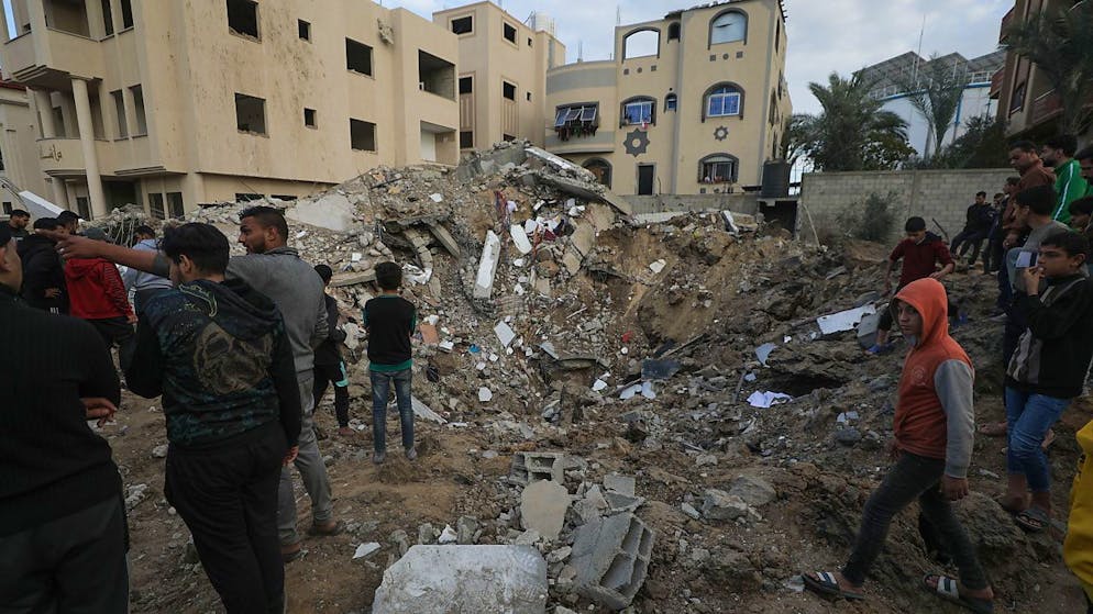 Un edificio distrutto nei pressi del campo profughi di Al Nusairat, nel sud della Striscia. Secondo le autorità di Hamas e le Forze di Difesa Israeliane (IDF), dal 7 ottobre sarebbero stati uccisi oltre 20'000 palestinesi e almeno 1'300 israeliani.