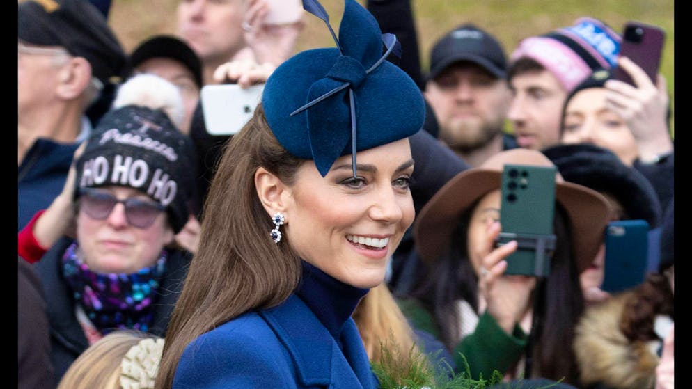 Les tenues royales de Noël. Kate rayonnante dans un look monochrome