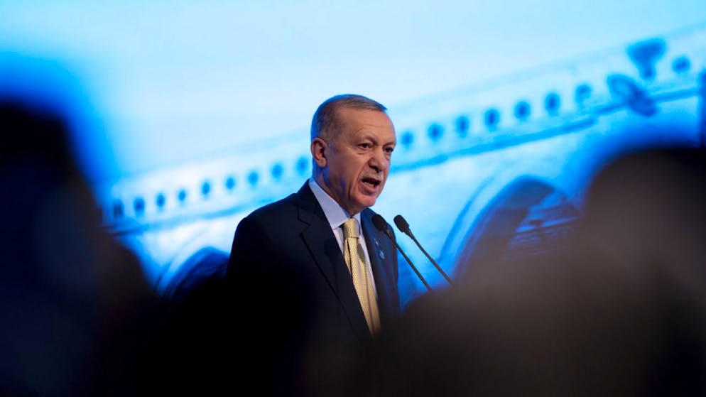 Il presidente turco Recep Tayyip Erdogan (nella foto) ha paragonato il premier israeliano Banyamin Netanyahu a Hitler.