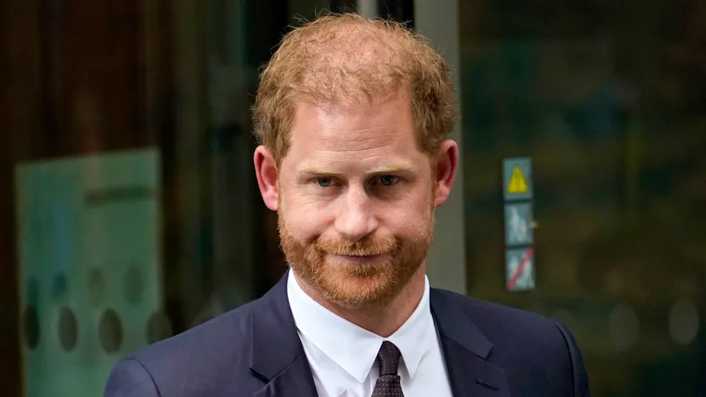 «Spare» suscita ancora polemica. Un documentario smentisce le parole di Harry su re Carlo, ecco di cosa si tratta