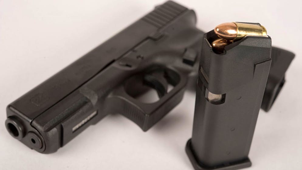 Due donne sono state ferite gravemente nel napoletano da pallottole vaganti nel corso dei festeggiamenti di Capodanno (immagine illustrativa).