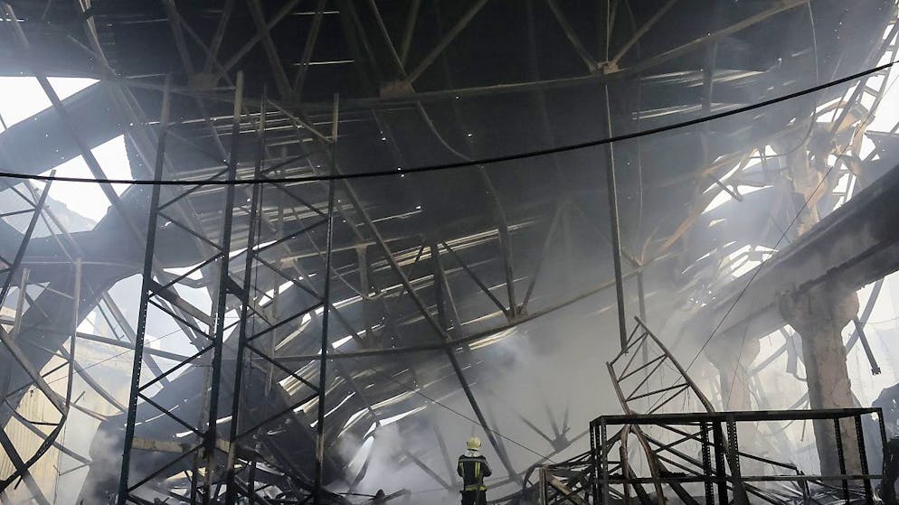 Immagini di distruzione a Kiev dopo l'ennesimo attacco russo sull'Ucraina