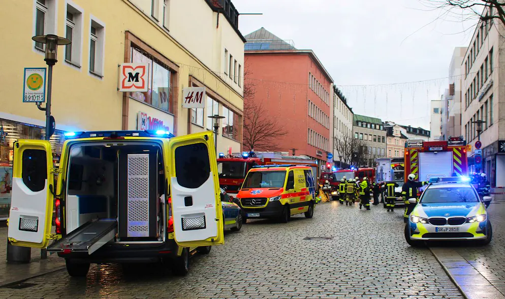 I servizi d'emergenza sul luogo dell'incidente. 