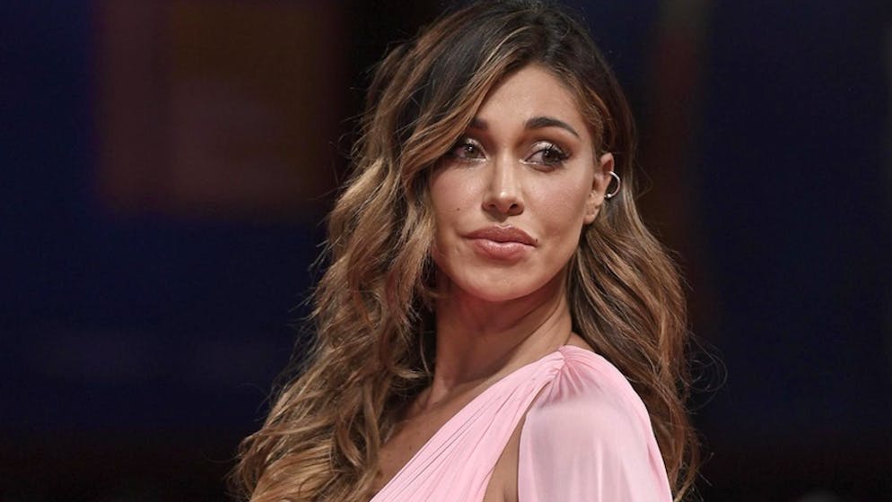 Coppie. Belen rivela con quale celebrità l'ha tradita Stefano De Martino