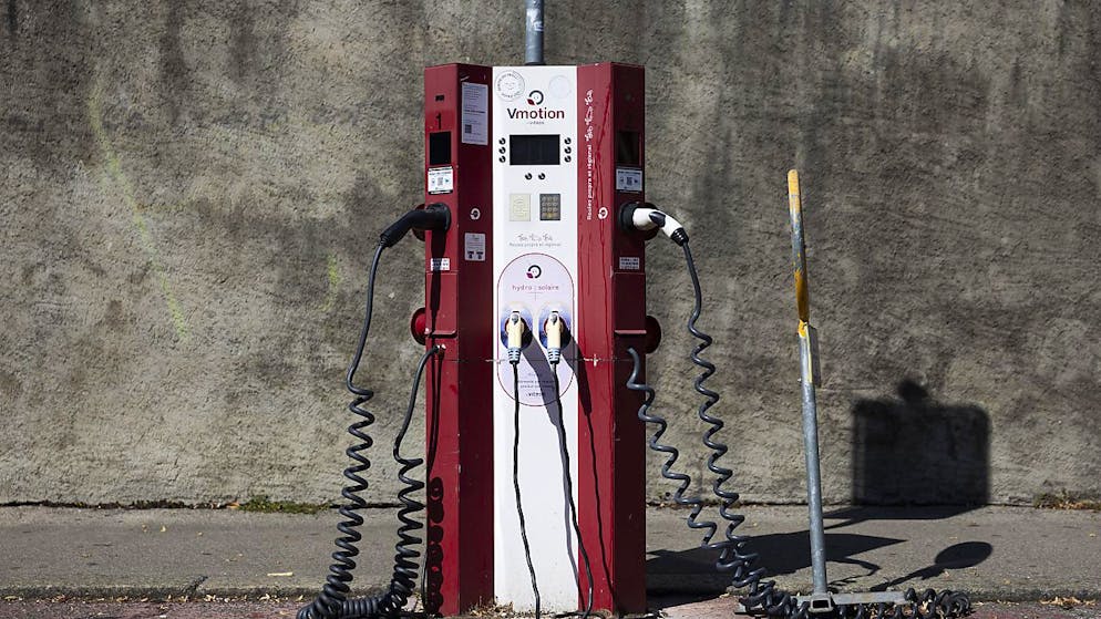 Una stazione di ricarica pubblica in un posteggio a Neuchâtel.