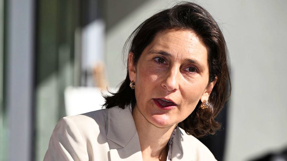 «On se moque de ce que pense Poutine», a lancé Amélie Oudéa-Castéra.