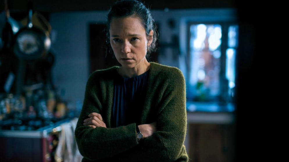 Das steckt hinter dem gefährlichen Trend Cybergrooming. Manon (Sabine Timoteo) ist die Mutter von Teenager Bastian – und die aktuelle Partnerin von Pit.