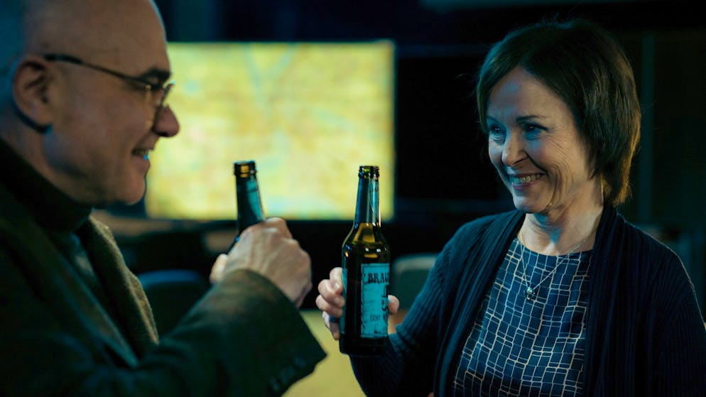 Das steckt hinter dem gefährlichen Trend Cybergrooming. Zwei Urgesteine des Ludwigshafener «Tatorts» nehmen in dieser Folge ihren Abschied: Edith Keller (Annalena Schmidt) und Peter Becker (Peter Espeloer) haben ihren letzten Auftritt.