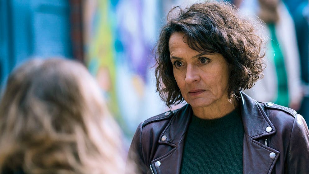 Das steckt hinter dem gefährlichen Trend Cybergrooming. Kommissarin Lena Odenthal (Ulrike Folkerts) möchte von Schülerin Marie (Leni Deschner) erfahren, was mit ihrer Freundin passiert ist.