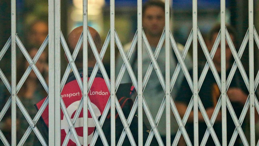Transport for London (Tfl), l'ente gestore dei trasporti pubblici di Londra ha già avvertito i pendolari comunicando che la metro sarà "praticamente chiusa" da domenica fino alla mattina di venerdì prossimo (foto simbolica)