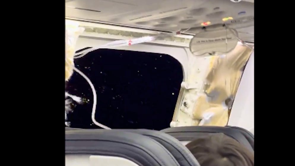 Alaska Airlines. Boeing verliert mitten im Flug ein Fenster – Pilot muss notlanden