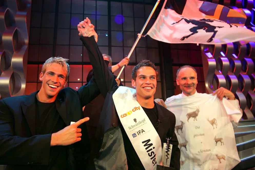 Renzo Blumenthal und Ladina haben sich nach 16 Jahren getrennt. Am 30. April 2005 wird Renzo Blumenthal (M.) aus Vella GR über Nacht landesweit bekannt: Der Bündner Biobauer gewinnt die Mister-Schweiz-Wahl. 