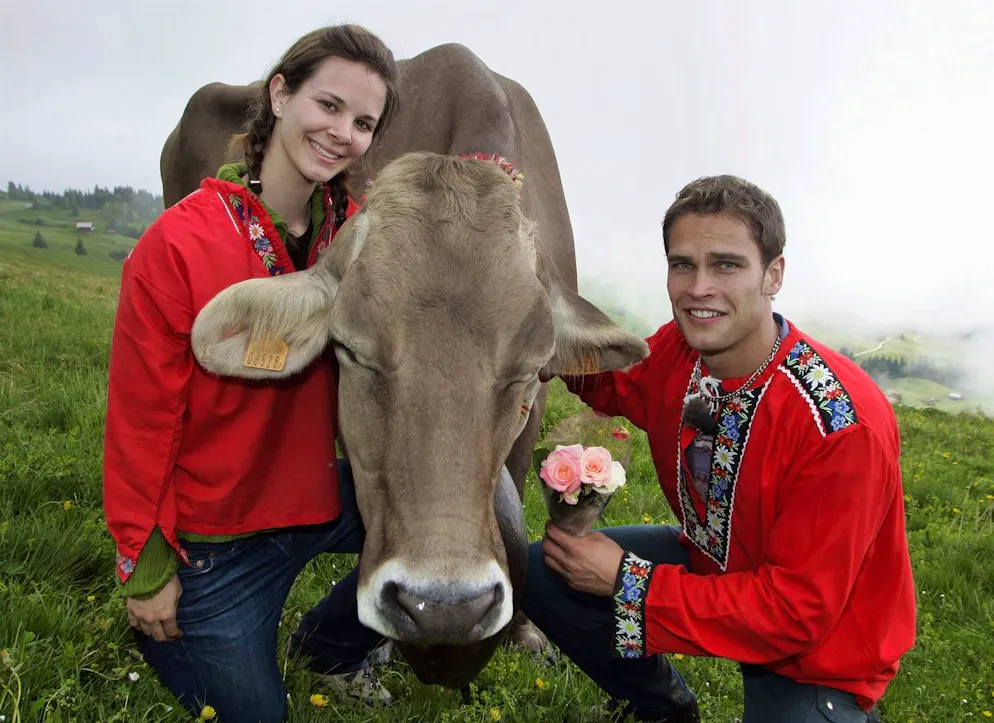 Renzo Blumenthal und Ladina haben sich nach 16 Jahren getrennt. Nach 16 Jahren kommt das Beziehungs-Aus: Am Samstag, 6. Januar 2024, gibt Renzo Blumenthal die Trennung von Ladina bekannt.