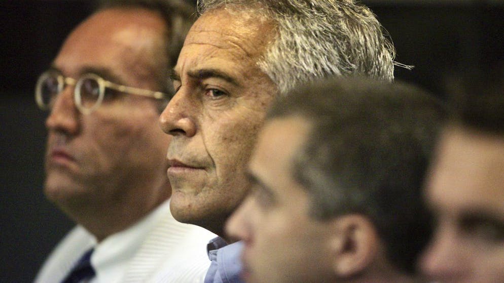 Rivelazione esplosiva. Epstein avrebbe avuto video sexy di Trump, Clinton e del principe Andrea