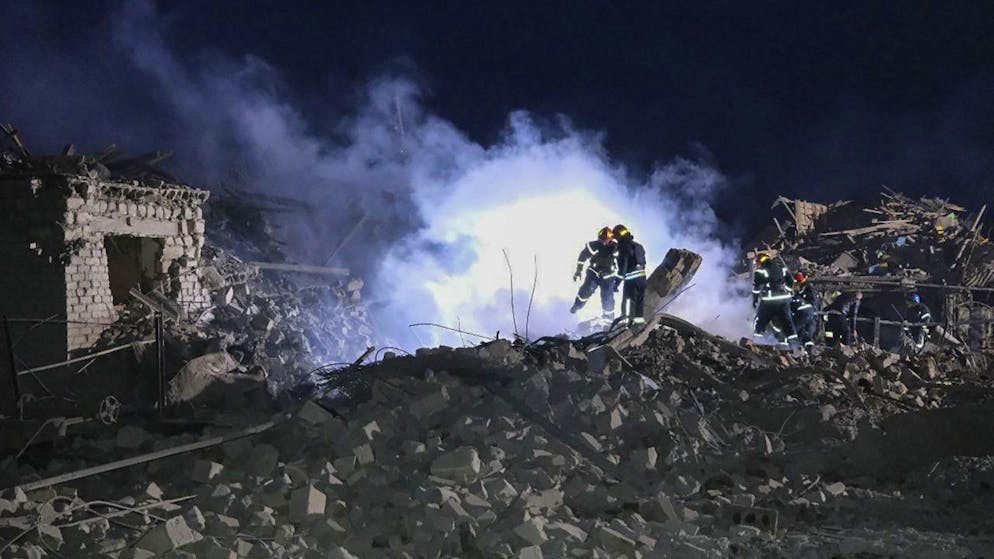 Ucraina. Zelensky: «100 droni e più di 90 missili sui siti d'energia»