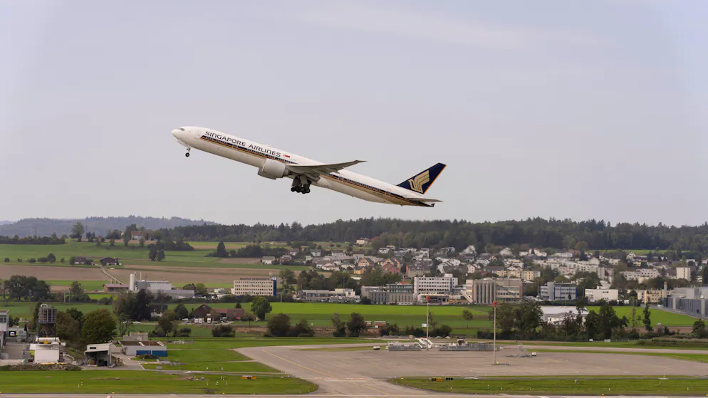 Umleitung nach Basel. Singapore-Boeing scheitert zweimal mit der Landung in Zürich