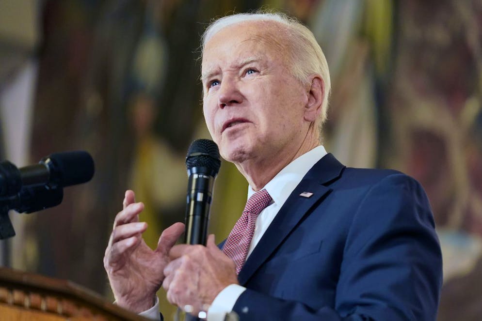 Il presidente Joe Biden parla alla Mother Emanuel AME Church di Charleston, lunedì 8 gennaio 2024, dove nove fedeli sono stati uccisi in una sparatoria di massa da un suprematista bianco nel 2015. 
