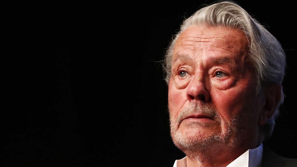 Compte bancaire géré à sa place. Alain Delon placé sous «curatelle renforcée»