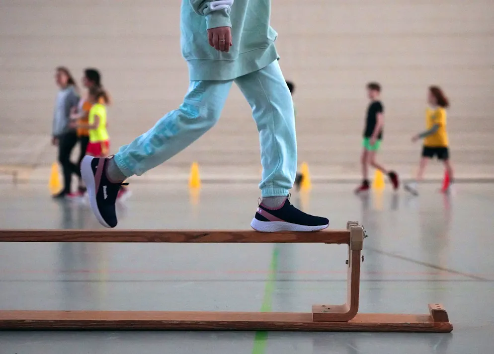 bluewin.ch - Three hours of school sport are compulsory in Switzerland - but that could change