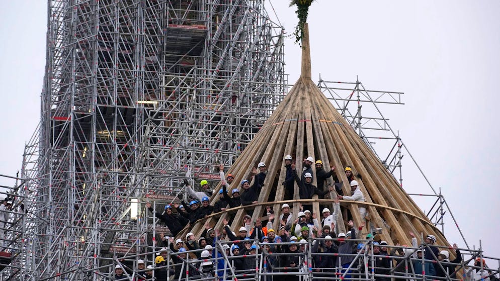 Dachstuhl fertig. Wiederaufbau von Notre-Dame in Paris schreitet voran