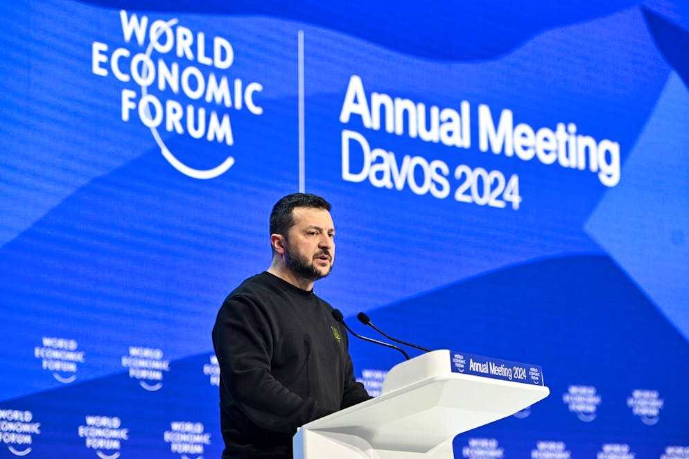 Il presidente ucraino Volodymyr Zelensky parla durante il 54° incontro annuale del World Economic Forum (WEF) a Davos, Svizzera, il 16 gennaio 2024.
