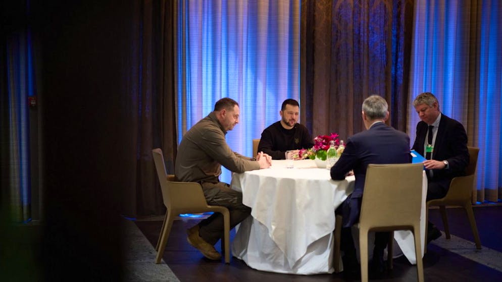 Politica. Al WEF Zelensky incontra Stoltenberg: «Rafforzare difesa aerea»