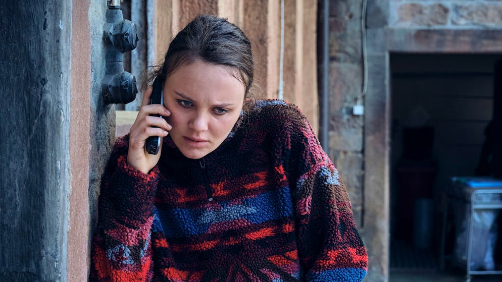 Ab welchem Alter ist man in der Schweiz strafmündig?. Pädagogin Annarosa (Caroline Cousin) hält nicht viel von Autoritäten und deren Vorgaben. Das macht es der Polizei nicht gerade leicht, die junge Frau im Kampf gegen die Verbrecher ins Boot zu holen.