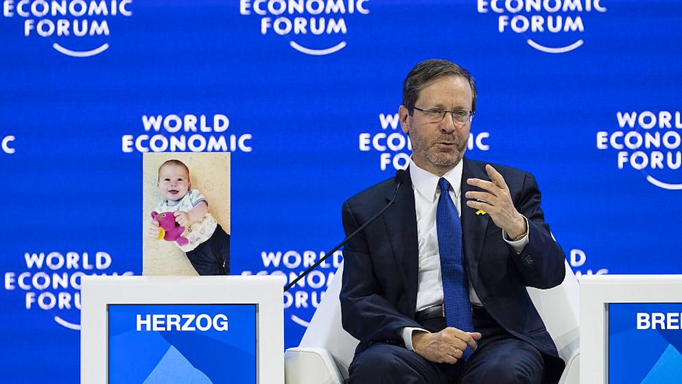 Guerra in Medio Oriente. Herzog al WEF: «Non nego la tragedia a Gaza, ma dobbiamo difenderci»