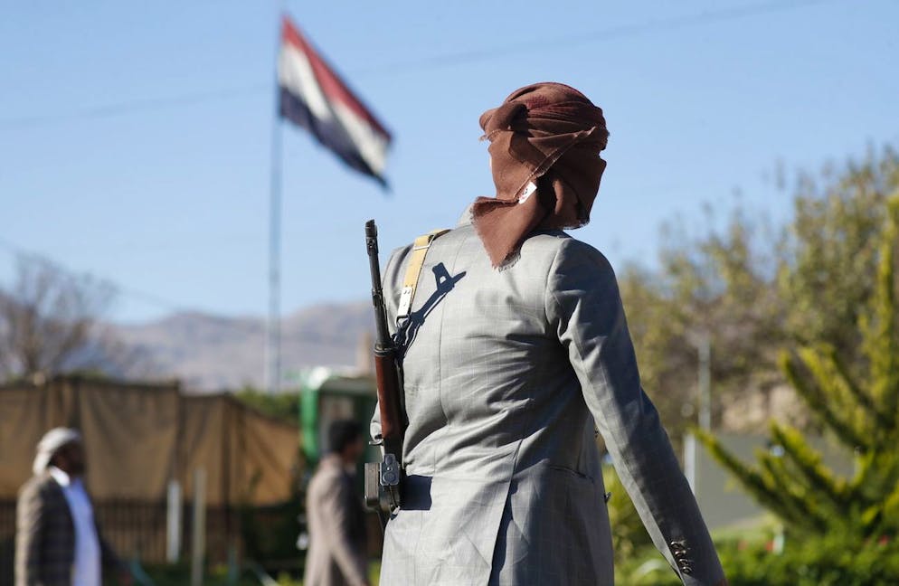 Au large du Yémen, en mer Rouge et dans le golfe d'Aden, les rebelles Houthis, en guerre depuis près d'une décennie contre le gouvernement yéménite, ciblent des navires marchands qu'ils estiment liés à Israël. 