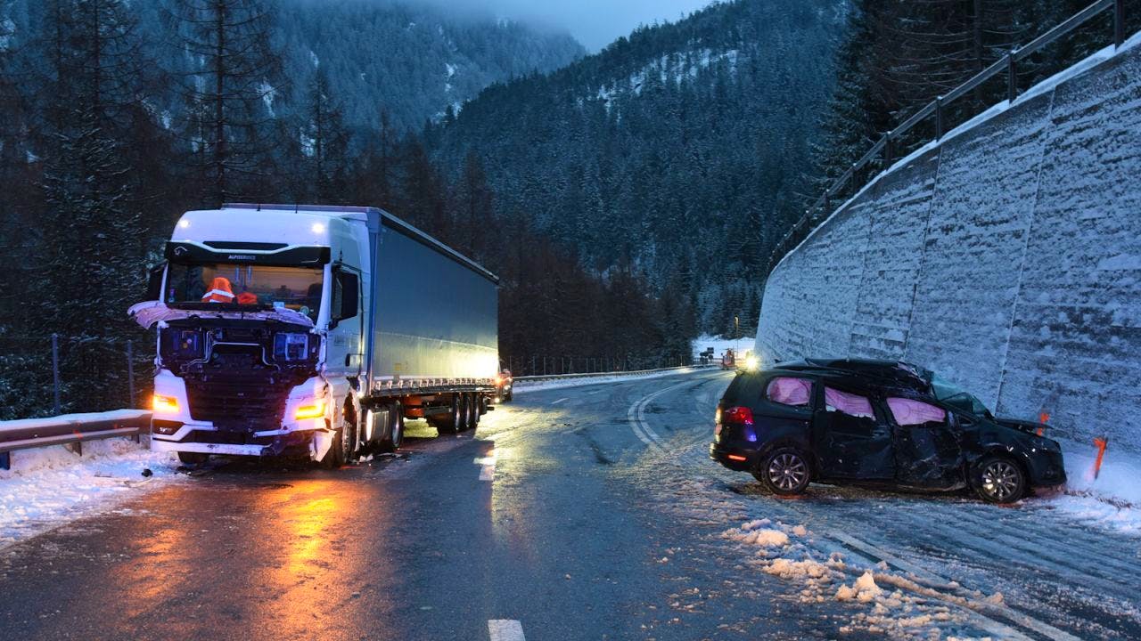 Invade La Corsia E Si Schianta Contro Un Camion Sull'A13, Ferite Gravi ...