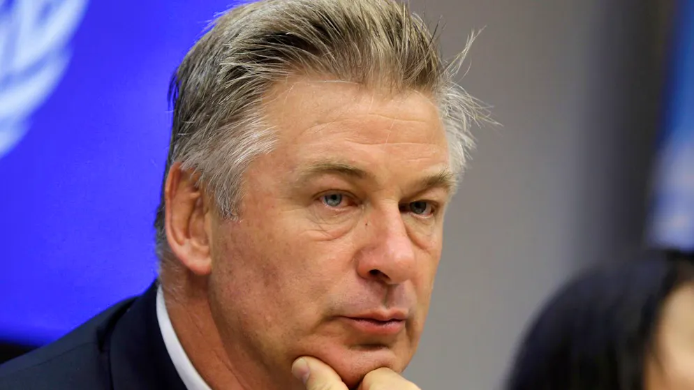 Dopo la nuova incriminazione. Alec Baldwin svende la sua amata casa di Amagansett, ecco perché